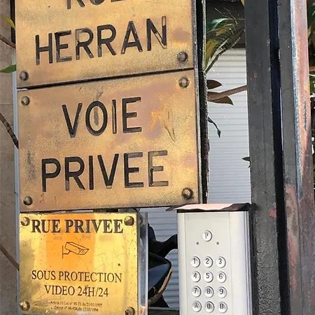 Trocadero-tour Eiffel-champs Elysees * Paris